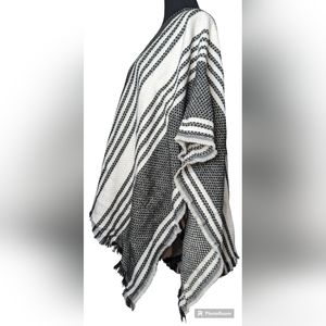 Women's Knit Poncho Black white Large J-1